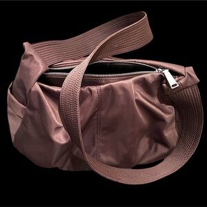 COLAB crossbodybag,nylon chocolate color,webbing strap,silver zip,logo pull tab